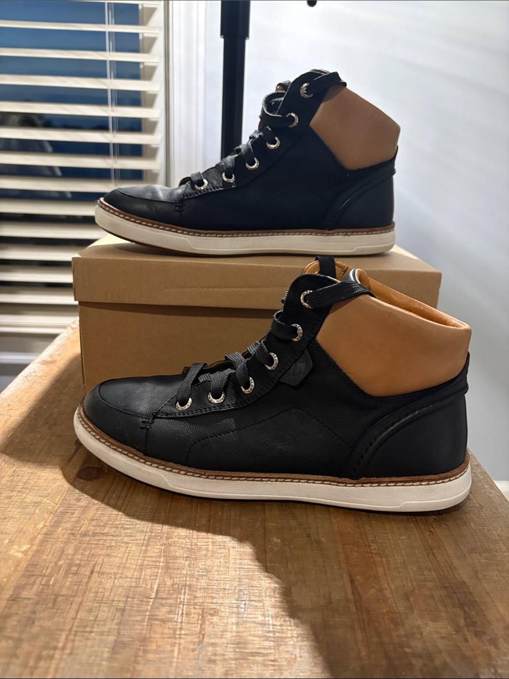 Sperry Gold Cup Rey Isla Woman’s High Top Sneakers